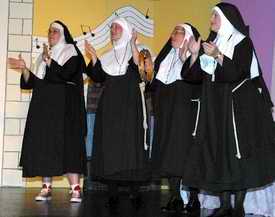 4 Nuns dancing
