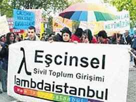 Lambdaistanbul protesting